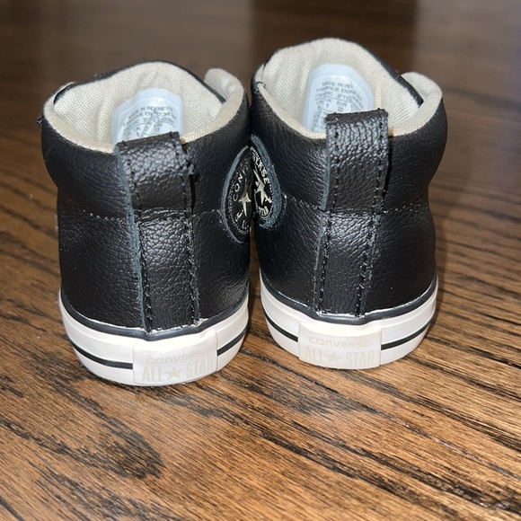Converse Leather high tops- easy on and off! - Picture 4 of 7